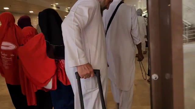 Чёрный ход от Масджид аль Харам к автостоянке. смотреть онлайн