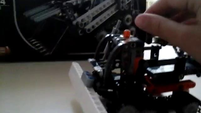 LEGO technic 42032 гусеничный погрузчик смотреть онлайн