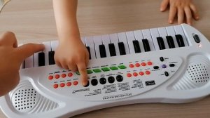 ДЕТСКИЙ СИНТЕЗАТОР!? ИГРАЕМ НА СИНТЕЗАТОРЕ!? ОТЛИЧНЫЙ МУЗЫКАЛЬНЫЙ ИНСТРУМЕНТ С МИКРОФОНОМ!?