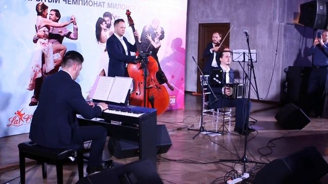 Милонга с окестром Solo Tango Orquesta и Chino Laborde (Аргентина) смотреть онлайн
