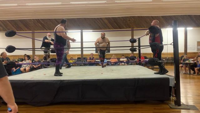 Juicy John Bishop & Freak VS Backalley Brawlers смотреть онлайн