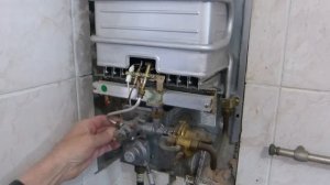 Чистка газовой колонки Beretta Aqua когда она не зажигается, тухнет #незагараетсяневключаетсяколонк