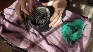 Снятие чистка смазка моторчика печки vw