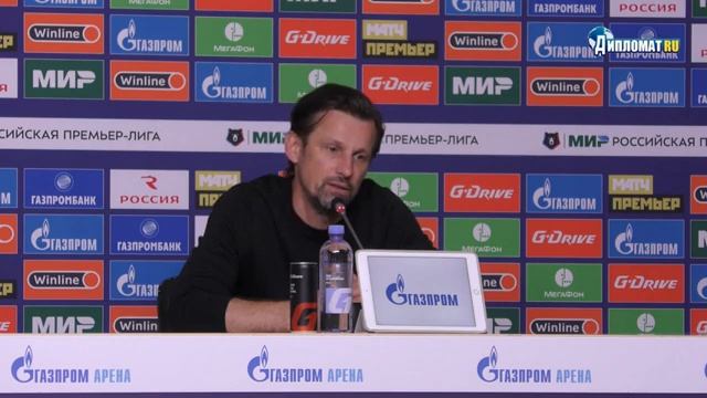 Сергей Семак - о 2:0 с «Факелом»: Судейство комментировать не буду – мало ли, еще дисквалифицируют! смотреть онлайн