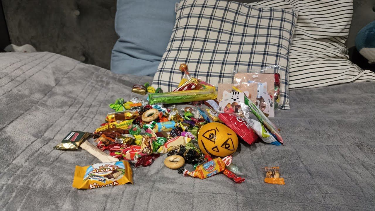 Хэллоуин! Собрал полный рюкзак конфет! смотреть онлайн