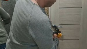 Замена защелки межкомнатной ручки