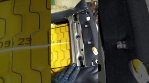 Съем пластиковые крышки на сиденья Киа спортейдж. I removed the plastic on the Kia sportage seats.