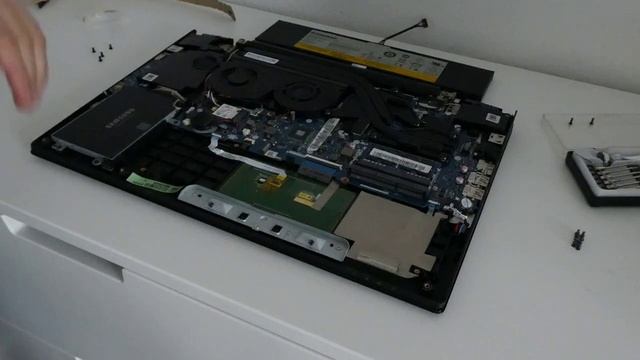 Lenovo Laptop Y50-70 Akku Austausch смотреть онлайн