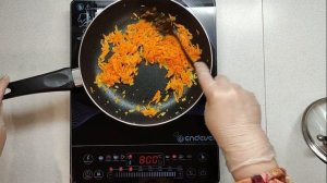 Обед на сковороде. Рыба в томате с зажаркой из лука и моркови. Вкусно, сочно и всегда мало.