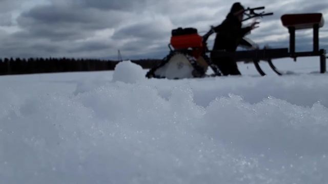 Гусеничный привод на китайском мотоблоке MAXCUT смотреть онлайн