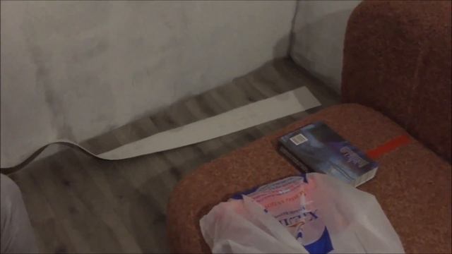 Ставим двери. Клеим обои. Безобидный комод, который всех напугал??? смотреть онлайн