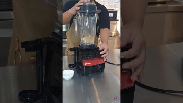 Roasted Almond Dry Grinding | Vitamix Vita Prep 3 blender смотреть онлайн