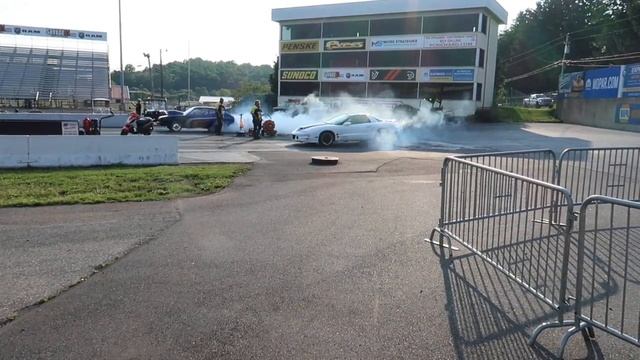 Range Rover Velar Vs. 400hp Honda смотреть онлайн