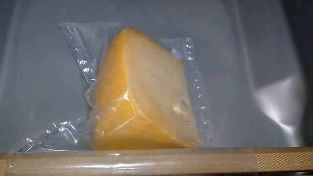 Вакуумные упаковщики Hualian DZ-400 и Henkelman Mini Jumbo в работе - Вакуумная упаковка сыра смотреть онлайн