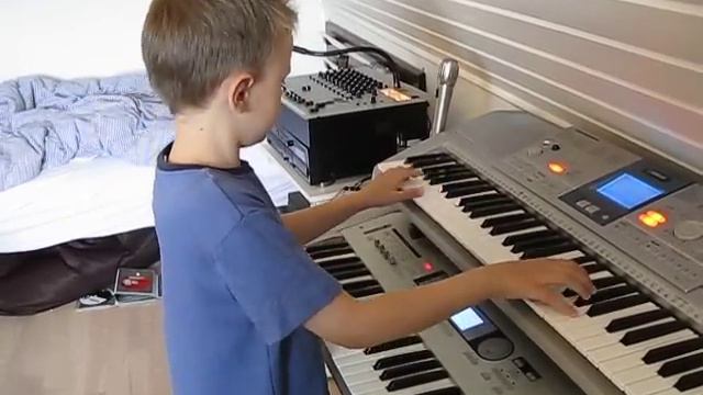 Gustav Munk - WRONG by Depeche Mode смотреть онлайн
