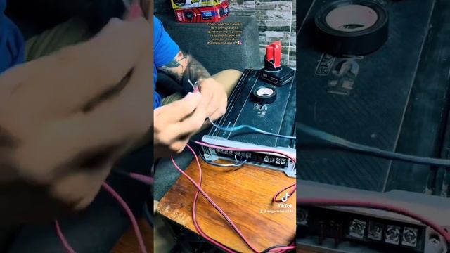 Como conectar 4 medios de 4 ohms en puente смотреть онлайн