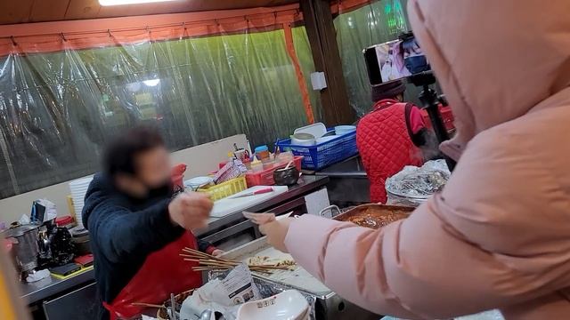 과연 이 날 주머니속 현금을 얼마 썻을까?!? 겨울철 대표 길거리 간식먹방 смотреть онлайн