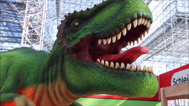 New Schleich Dinosaur Toys 2019 New York Toy Fair Giant Life-Size T-Rex Vs WD Toys & Spinosaurus смотреть онлайн