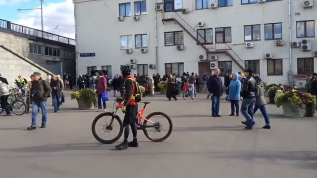 Москва.30.09.2018 Велопробег на антикварных велосипедах смотреть онлайн