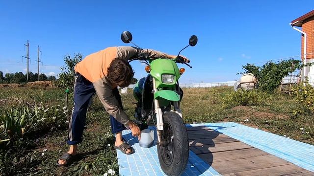 How to change transmission oil on Kawasaki KSR смотреть онлайн