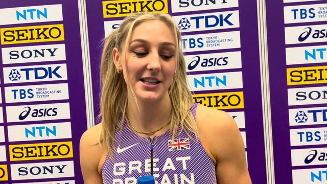 Molly Caudery on her incredible world indoor pole vault gold medal смотреть онлайн