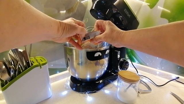 Взбитые сливки планетарным миксером Kitfort 3080, 1400 ватт. Чаша 7 литров! Миксер свободные руки смотреть онлайн