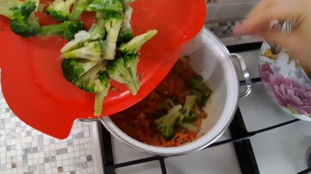 Легкий овощной суп.хорош для поста и для худеющих.