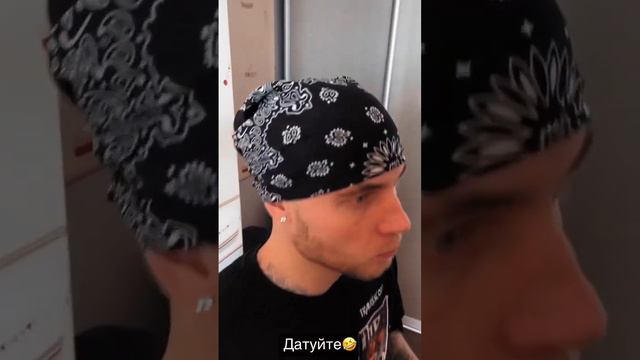 За нами кто то наблюдает смотреть онлайн