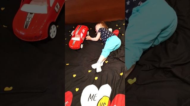 Мы лежим на кровати. смотреть онлайн