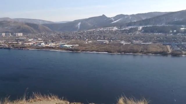 Красноярск. Енисей. Место носит название Красивый берег.