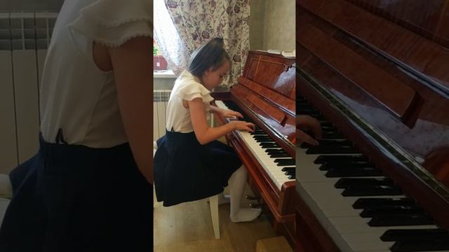 Свиридов "Старинный танец". Исполняет Фотеева Владислава 10 лет (3й год обучения) смотреть онлайн