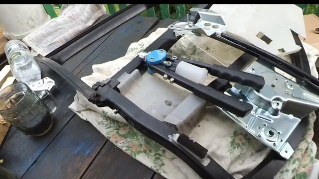Ауди А4 Б5: замена механизма электростеклоподъемника в задней левой двери.