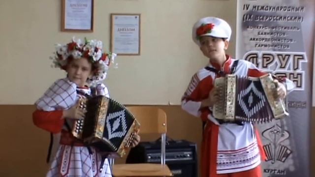 посмотрите как дети отжигают на гармошках