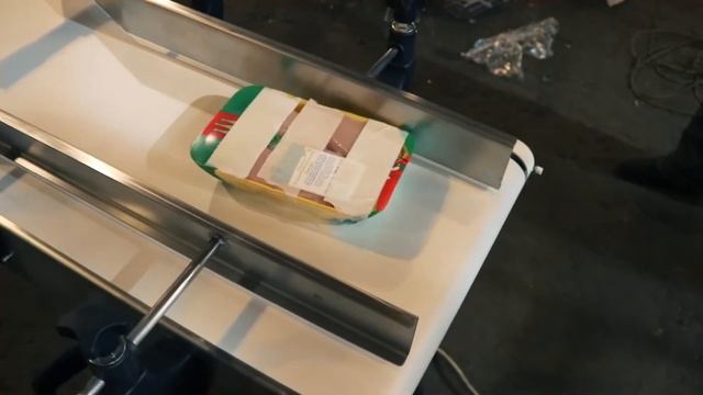 STEELTEX: транспортер с функцией разворота лотка с продуктом смотреть онлайн