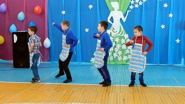 Ансамбль "Джентльмены" - танец в фартуках смотреть онлайн