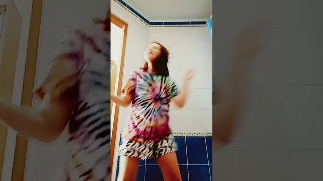 танцы мы устроим танцы ты такая классная крутишься в пространстве смотреть онлайн