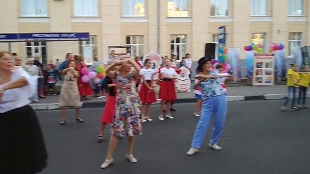 День города г.Чебоксары.Танцуют пенсионеры.2018г. смотреть онлайн