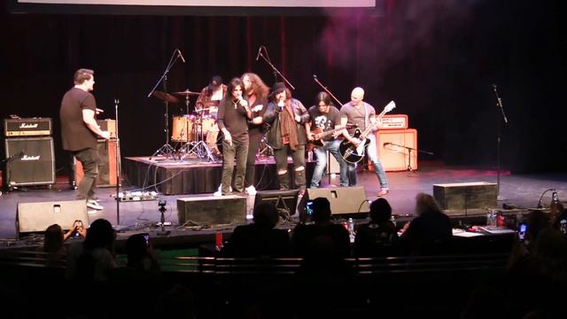 Alice Cooper Sings Come Together with Dash Cooper and Wade Cota at the 2021 Proof Is In The Pudding смотреть онлайн