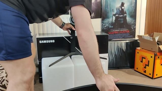 Unboxing The New Samsung Odyssey G7 Monitor смотреть онлайн