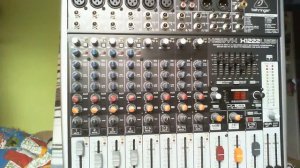 Behringer XENYX  X1222USB Mischpult Effektgerät.