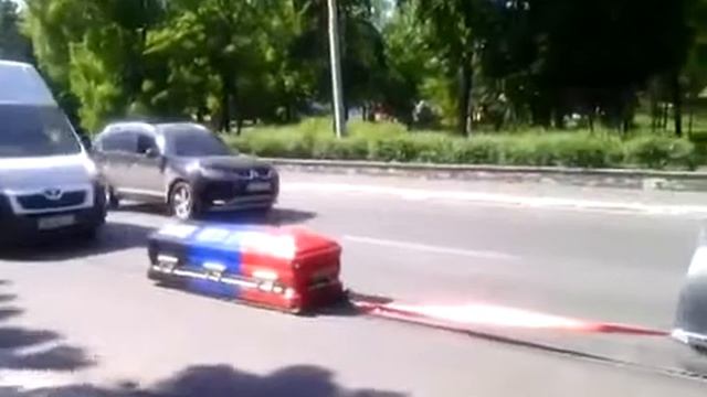 Ужас! Мариупольци сегодня видели гроб на колесах ДНР Донецк смотреть онлайн