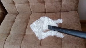 Как вывести пятна и запах мочи с дивана