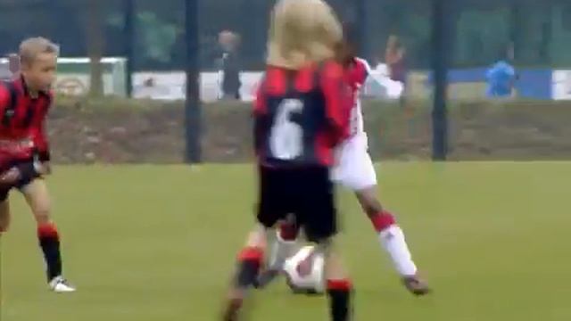 Академия футбола Young Stars использует методику клуба Ajax смотреть онлайн