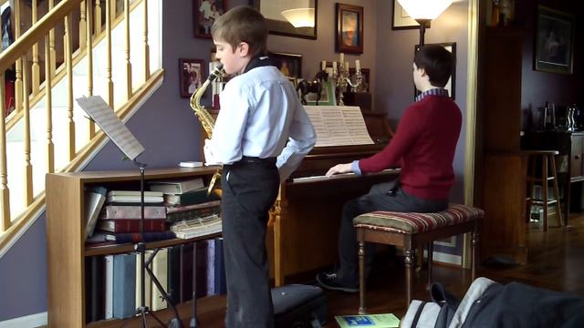 W.A Mozart. Minuet. Played by Cole (alto sax) and Savino (piano) смотреть онлайн