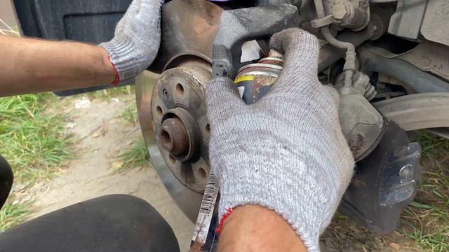 Замена тормозных колодок на Ауди А6,С7, 2015 года с датчиками износа.Своими руками.Экономия денег смотреть онлайн