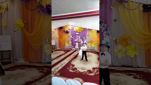 Модный показ головных уборов на празднике 8 марта в детском саду. смотреть онлайн