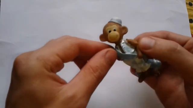 Видео: ОБЕЗЬЯНА В ОДЕЖДЕ - игрушка для детей смотреть онлайн