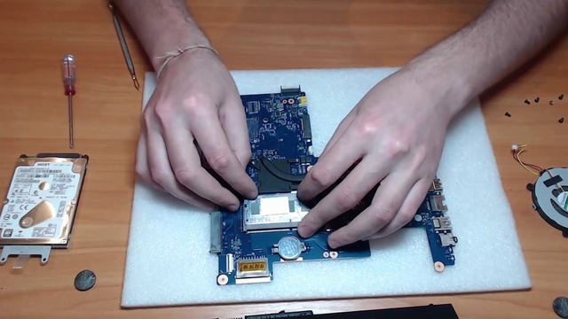 Разборка и чистка HP Pavilion 15 g501nr Cleaning and Disassemble HP Pavilion 15 g501nr смотреть онлайн