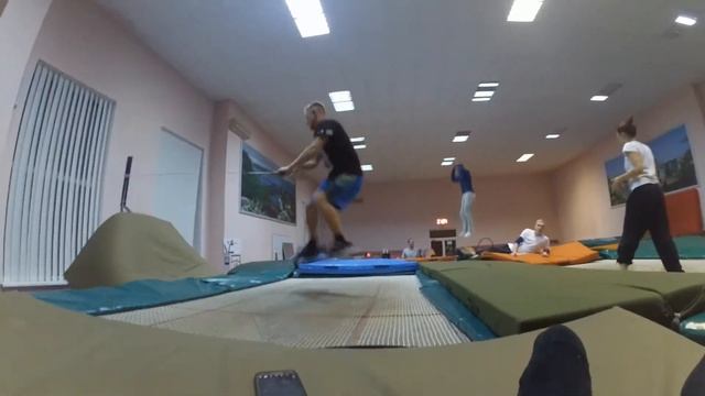 Прыжки на батуте с доской. Вейкборд, Сноуборд смотреть онлайн