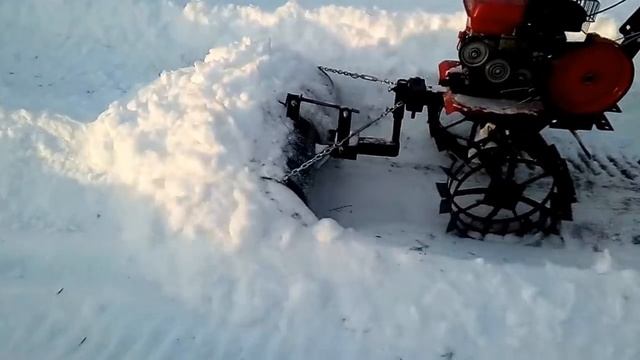 Снегоуборочная лопата на мотоблоке "ОКА".Пробуем чистить "конкретный" снег.))) смотреть онлайн